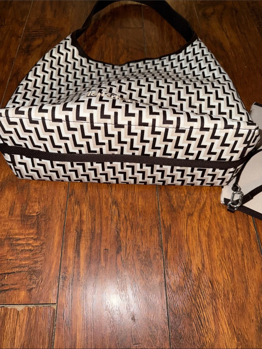 Lululemon 12L Black, Khaki, & White Geometric Chevron Shoulder Bag